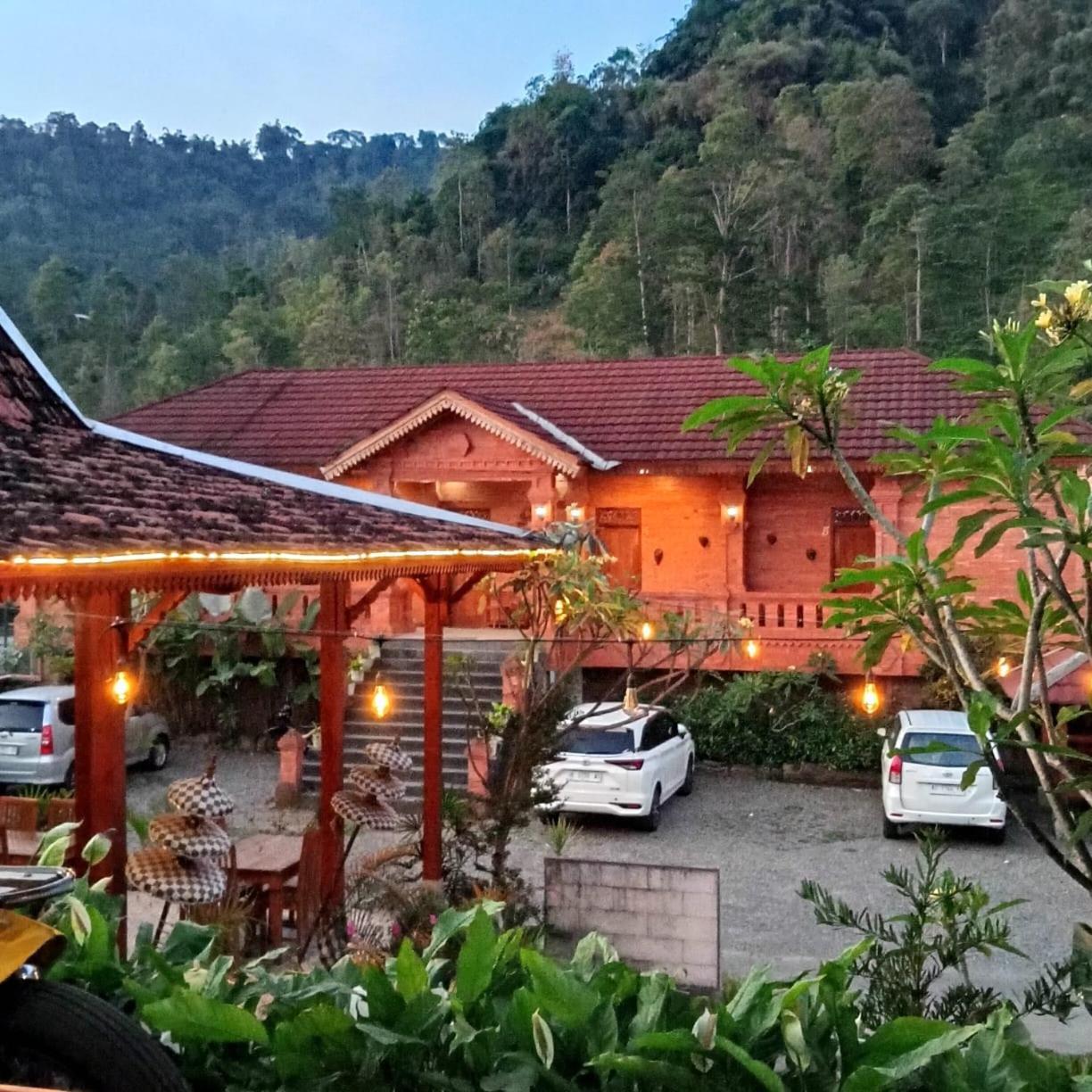 Villa Pringgitan Tawangmangu Extérieur photo